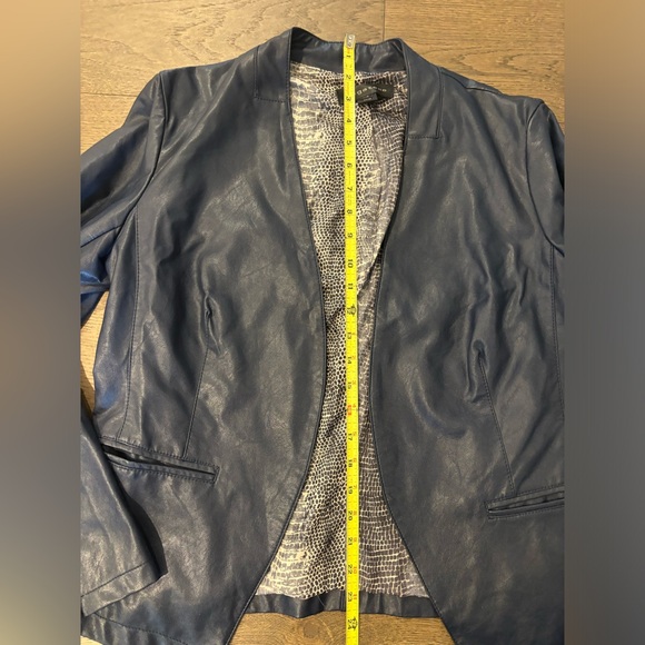 Women’s large Bagatelle blue leather jacket - Picture 4 of 5